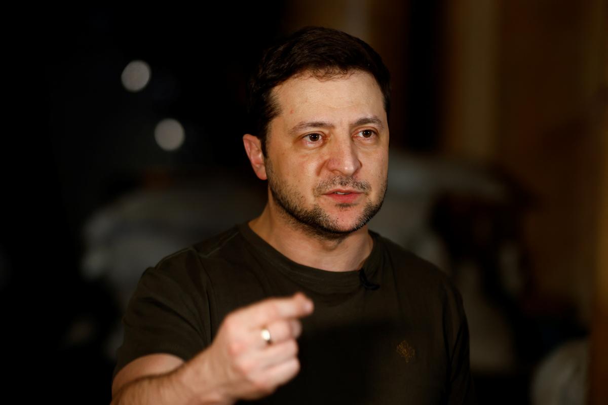 Зеленський про крематорій, який війська РФ взяли з собою: Путін послав в Україну “м’ясо”