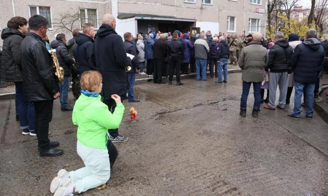 У Вараші попрощались із 33-річним навідником-оператором, який загинув за Україну