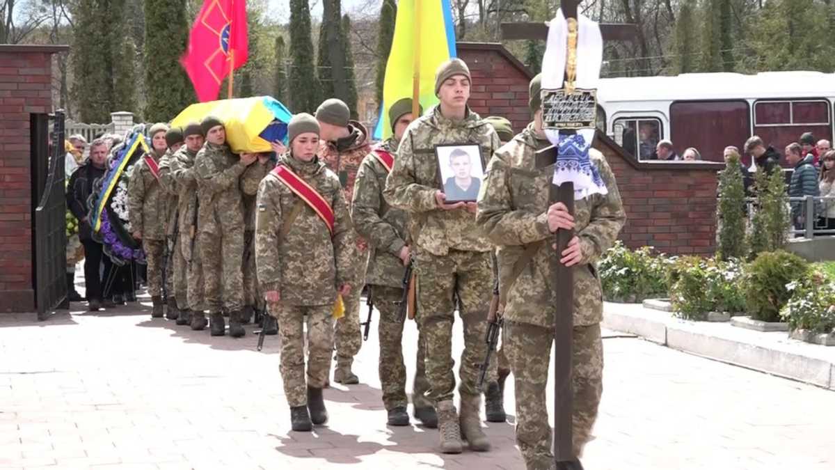 У Житомирі попрощалися з 19-річним бійцем Дмитром Абрамчуком