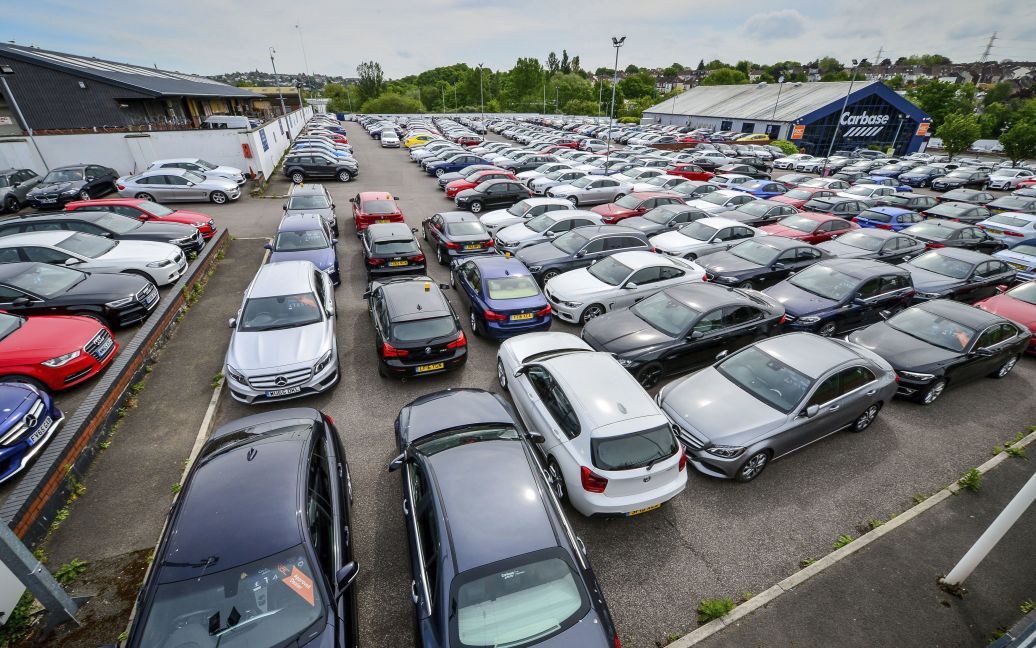 Митниця не дає вивезти сотні автомобілів із одеських портів