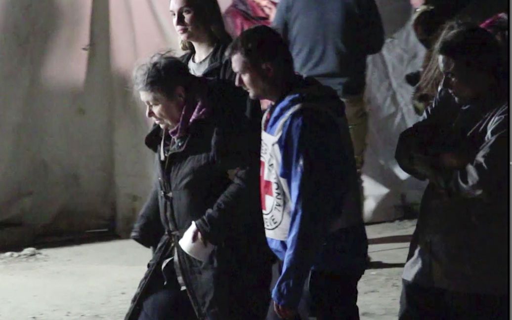 “Вперше було дві доби припинення вогню”: Зеленський розповів, як відбувалась евакуація з “Азовсталі”