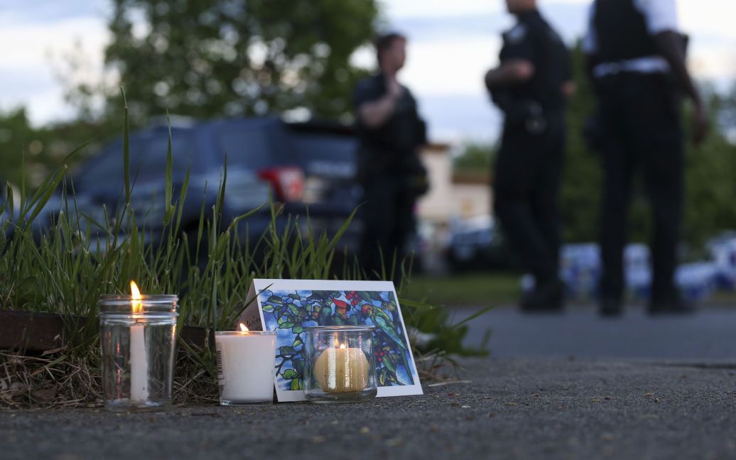 Масове вбивство в прямому ефірі: американець в супермаркеті розстріляв понад десять людей