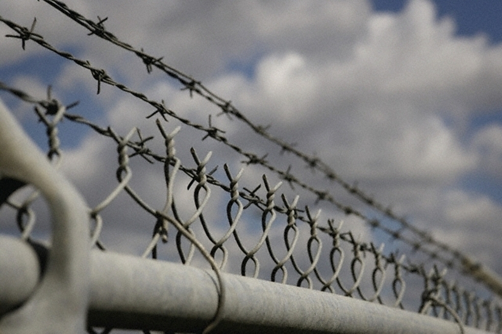 Юнака з Буковини звинуватили у зґвалтуванні 10-річного хлопчика у парку