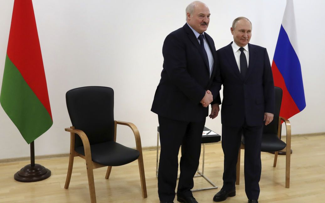 Дивний обмін: експерт пояснив, чому Білорусь віддає літаки Росії замість ракетних установок