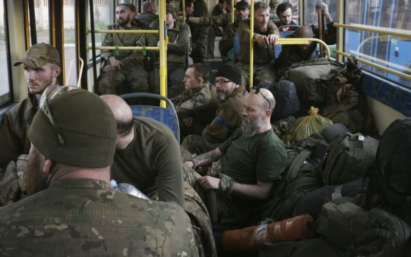 “99% без рук, без ніг”: сестра бійця “Азова” розповіла про стан звільнених з полону захисників Маріуполя