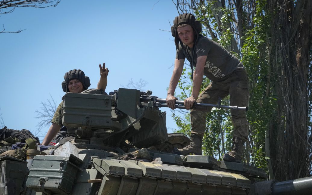 “Вижити вдалося лише парі людей”: майже сорок морпіхів РФ “зникли” після зустрічі з українськими танкістами