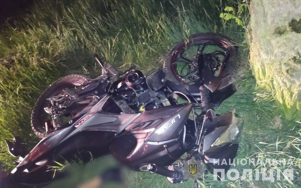 Влетів у дерево: 24-річний мотоцикліст розбився на смерть на Волині (фото)