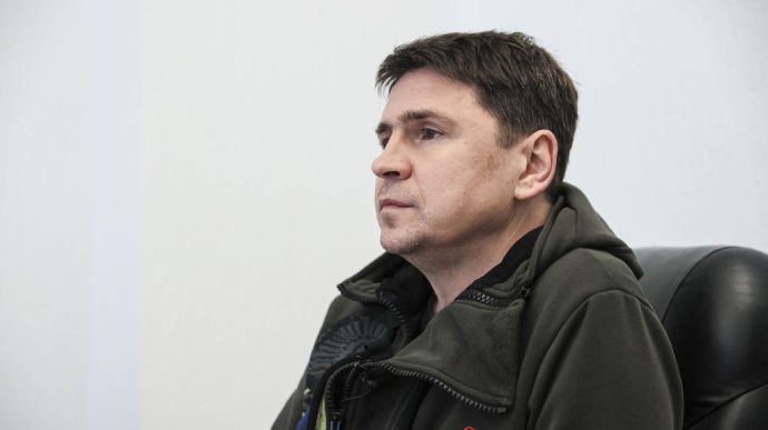 Подоляк відповів Пєскову: Не Україна почала війну, щоб закінчувати її “за наказом”