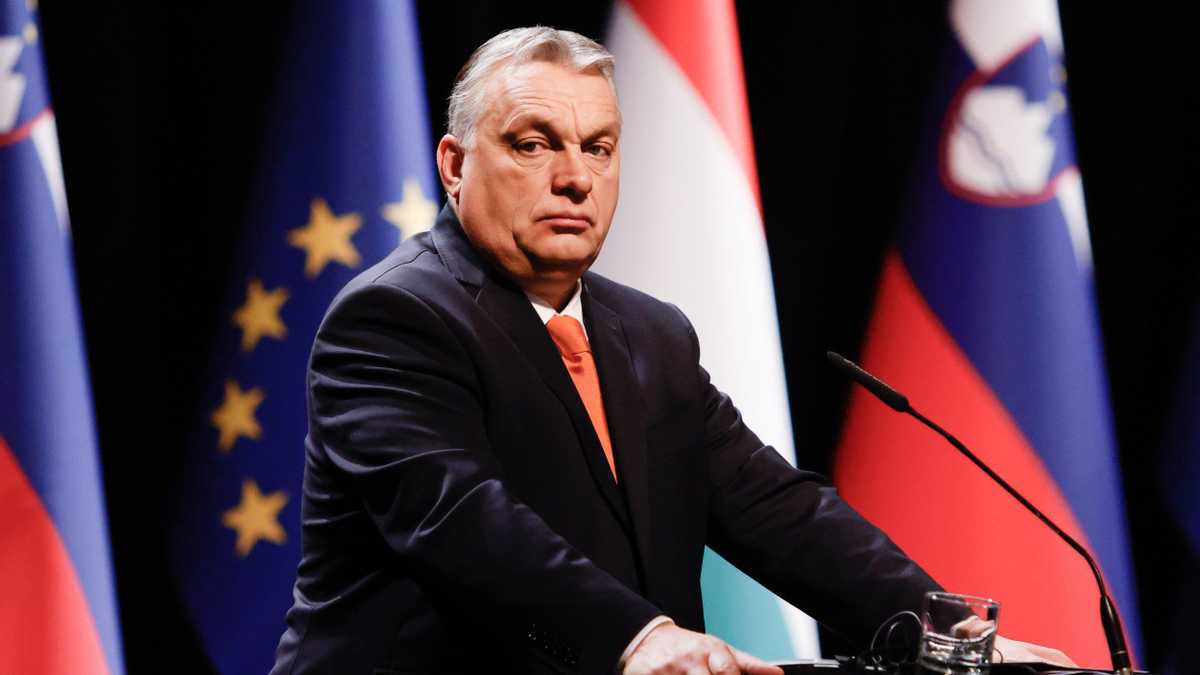 Орбан заявив, що Україна має право захищатися, але “букмекери не дають їй великих шансів”