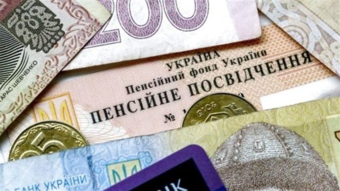 Українцям скорочують страховий стаж через війну: що буде з пенсіями