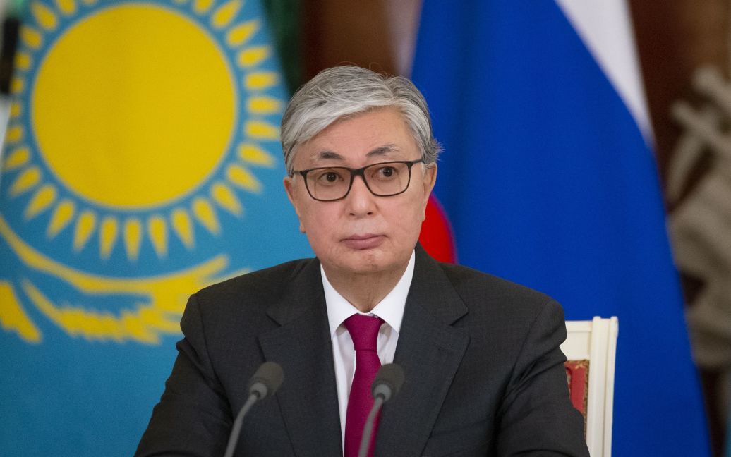 Токаєв доручив експортувати нафту в обхід Росії і попросив допомоги в американців