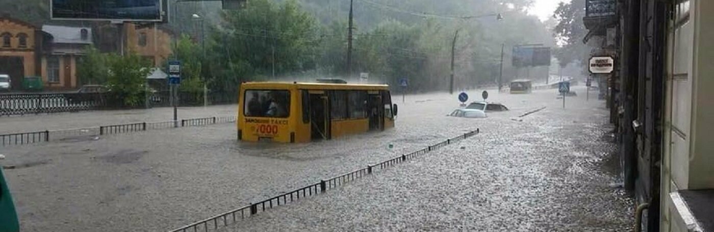 “Страшна гроза суне на ці області, синоптики попереджають про шаленство стихії”: експерти про небезпечну погоду