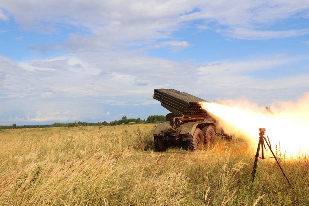 Працювали російські “Гради”: Арестович про вбивство українських полонених в Оленівці