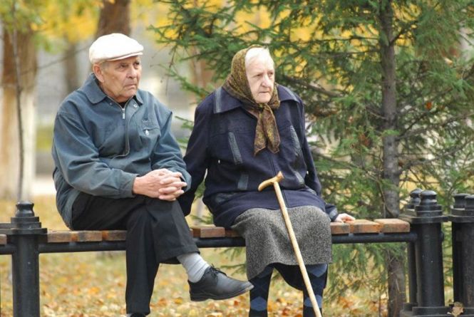 Відомо, чи збирається держава платити пенсіонерам, які виїхали за кордон