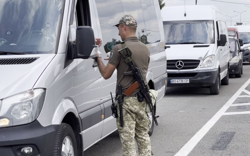 Понад 41 тисяча людей виїхали з України за добу: які сьогодні черги і ситуація на кордонах