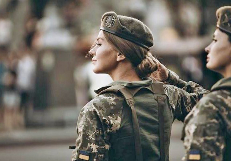 З 1 жовтня частина жінок стануть військовозобов’язаними: перелік професій