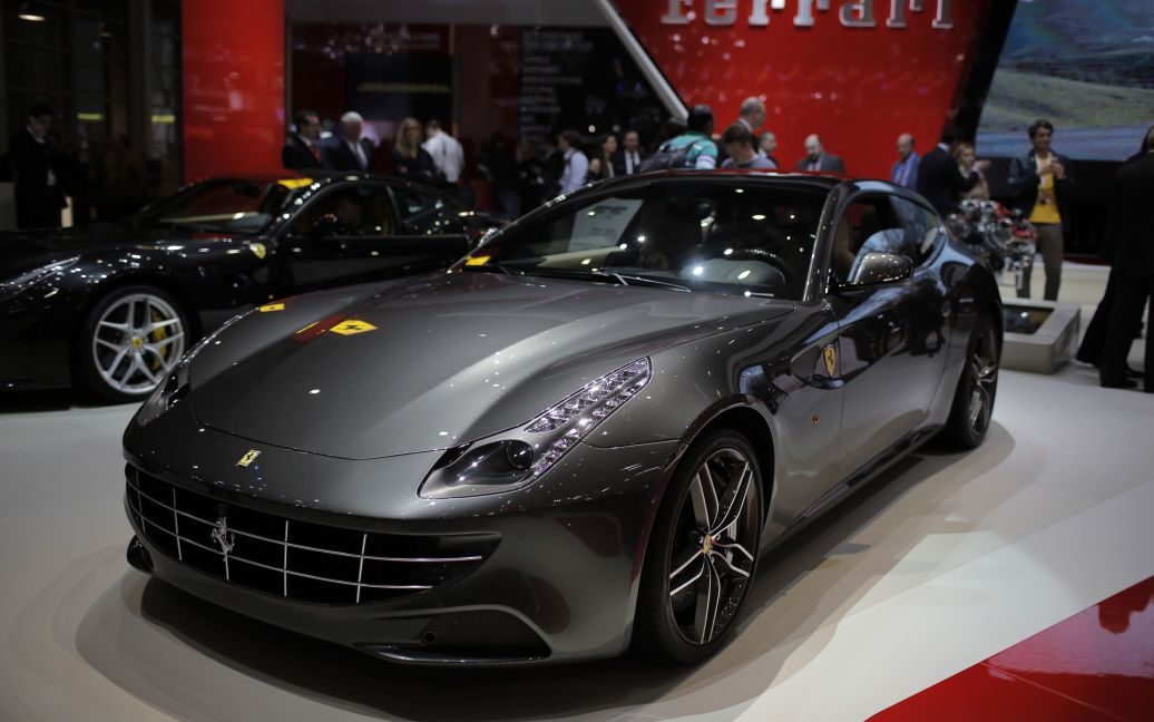 До України під нульове розмитнення ввезли “євробляху” Ferrari вартістю до 200 тисяч доларів