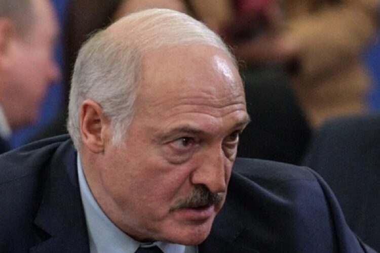 Лукашенко в колосальній небезпеці: з’явилась інформація, куди вже зібрався втікати диктатор