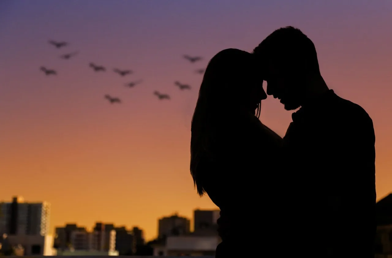 У Києві пара зайнялася коханням на балконі під час повітряної тривоги (відео)