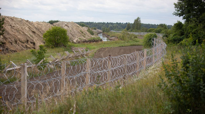 Колючий дріт і тепловізори: в ОПУ показали, як облаштований кордон з Білоруссю на Волині