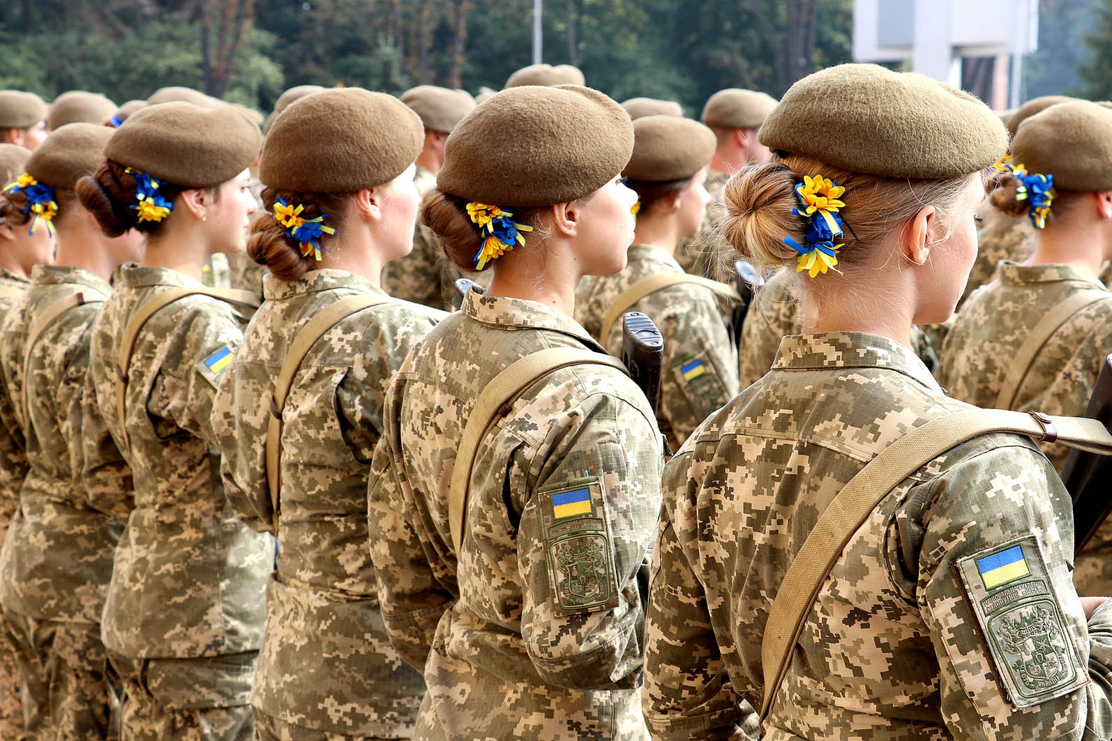 ЯКЩО ВОЄННИЙ СТАН В УКРАЇНІ БУДЕ ПРОДОВЖЕНО, ТО З 1 ЖОВТНЯ ЖІНКИ ПЕВНИХ ПРОФЕСІЙ НЕ ЗМОЖУТЬ ВИЇЖДЖАТИ ЗА КОРДОН
