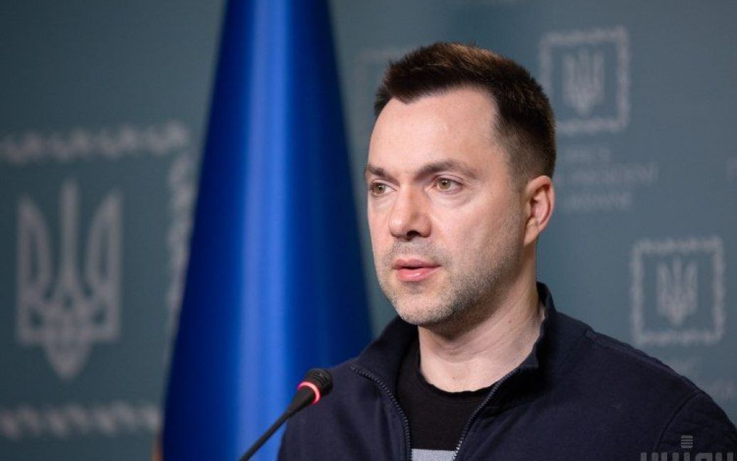 “Це ідіотизм”: Арестович розповів, чи повернуться ЗСУ на острів Зміїний