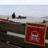 Море – за ґратами: в Одесі на пляжах встановили паркани, але люди все одно лізуть у заміновану водойму