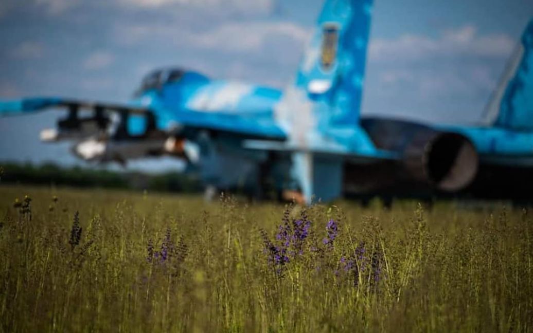 Повітряний бій на Херсонщині: українські літаки вдарили по скупченню ворога і були атаковані ракетами “повітря-повітря”