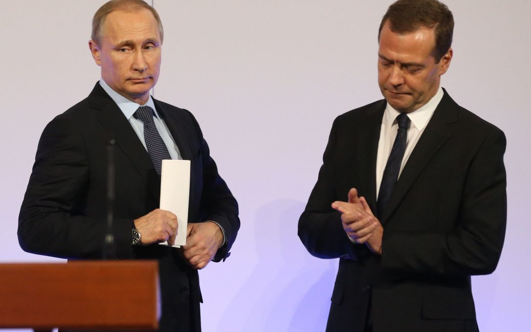 У Путіна знову марять “перемогою”: Медведєв пофантазував, як “відсунути” українські війська