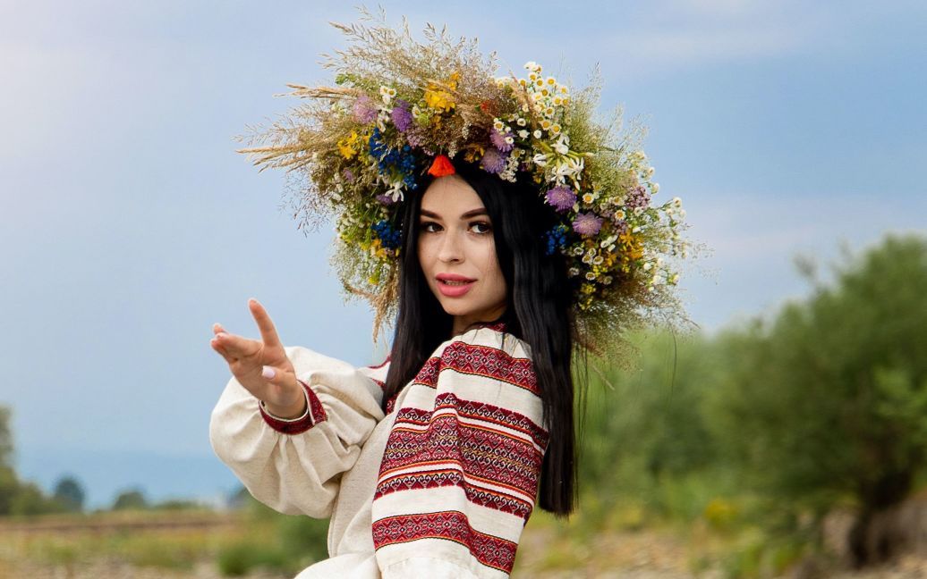 Українська артистка презентувала пісню, присвячену вірності українських дівчат і силі мужніх хлопців
