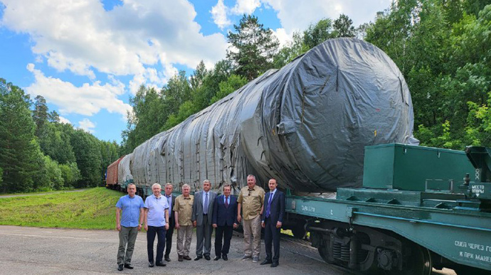Рогозін показав ядерну ракету “Сармат” та знову заявив про серійне виробництво