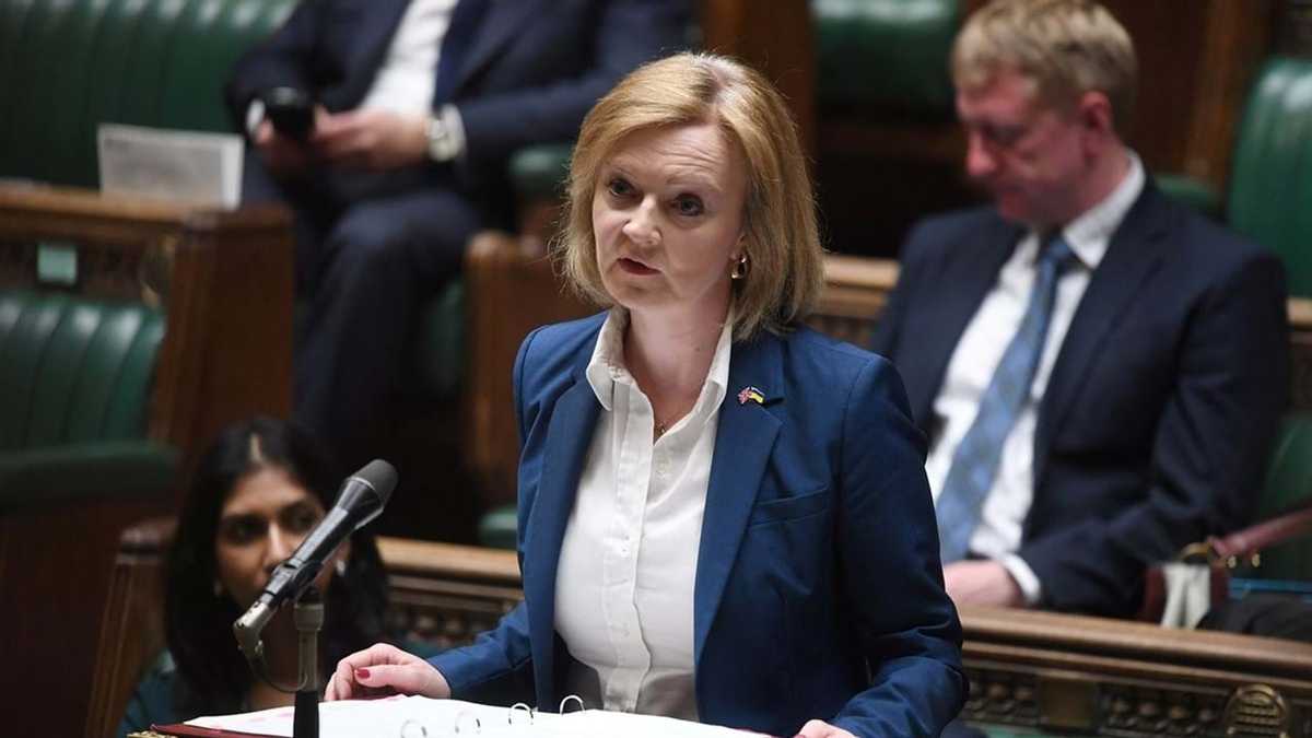 Зараз потрібен спокій і єдність, – Трасс про відставку Джонсона