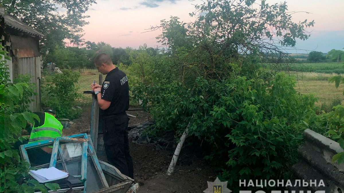 Зниклого 52-річного мешканця Буковини знайшли закопаним на городі