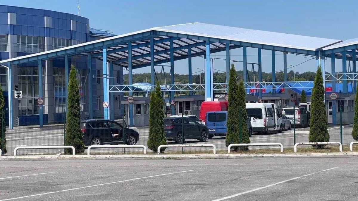 Прикордонники попередили українців про черги на кордоні з Польщею