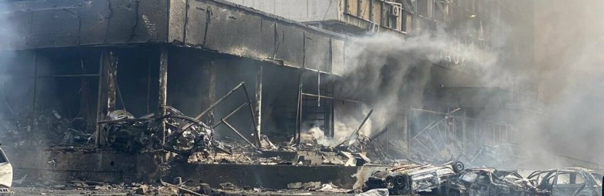 “Весь пластик почав горіти та капати на людей”: жінка, якій вдалось вижити після ракетного удару по Вінниці, розповіла про пережите