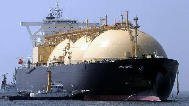 Німеччина конфіскувала три танкери Газпрому зі зрідженим газом