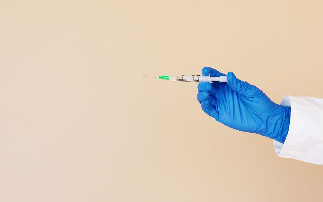 Вакцинація дорослих: які щеплення мають бути у людей віком 25+