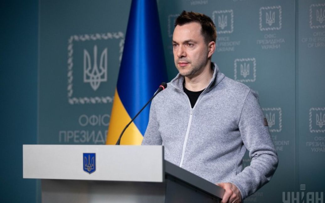 “У них було два плани”: Арестович заявив, що від кінця жовтня знав, що Росія вторгнеться до України