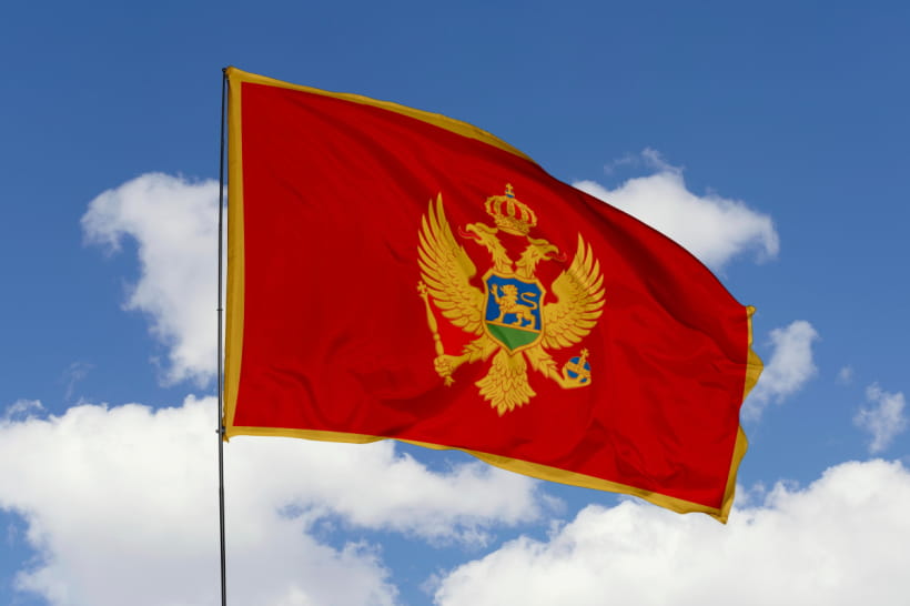У ЧОРНОГОРІЇ УКРАЇНЦІВ ВИГНАЛИ З ПЛЯЖНОГО КЛУБУ ЧЕРЕЗ ПРАПОР УКРАЇНИ – ВІДЕО