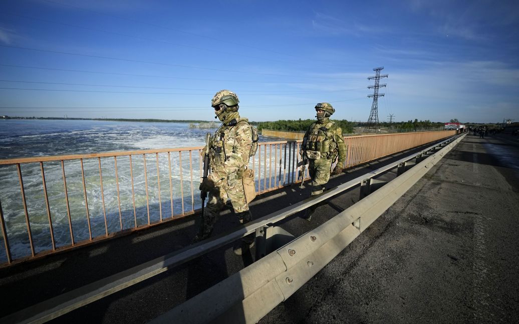 Росіяни розстріляли автобус із жителями Херсонщини, є загиблі та поранені – Вілкул