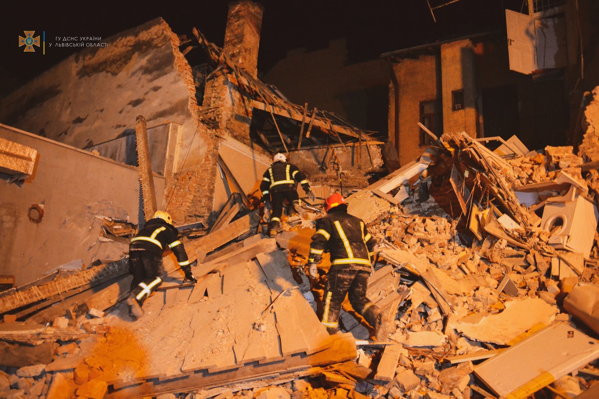 У центрі Львова зруйнувався житловий будинок посеред ночі (фото)