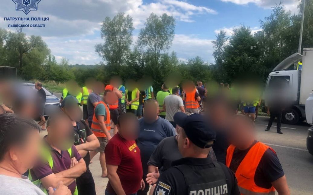 Чекають по чотири доби: на українсько-польському кордоні спалахнув протест водіїв, у Львівській ОВА відреагували