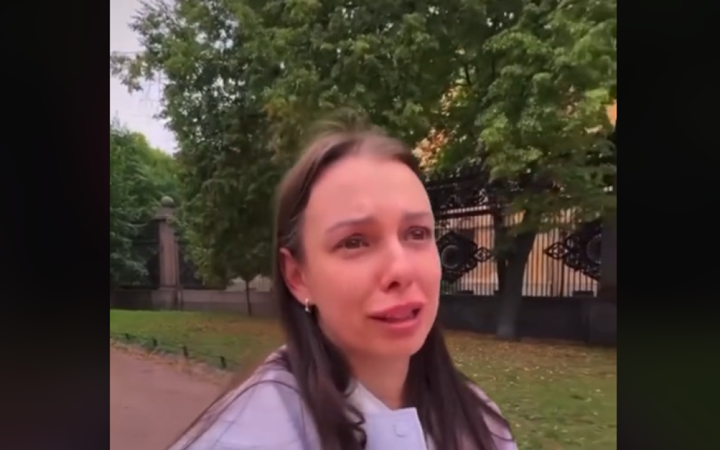 Росіянку не пустили до Німеччини, вона розплакалася просто на камеру: відео