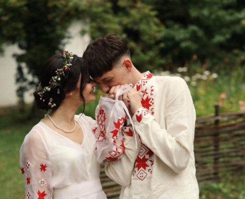 Блогер-мільйонник Дмитро Варварук одружився біля Галицького замку