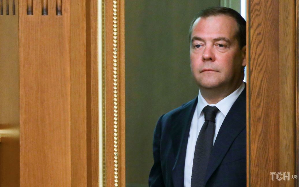 Щось пішло не так: Дмитро Медведєв отримав ускладнення після інтимної операції