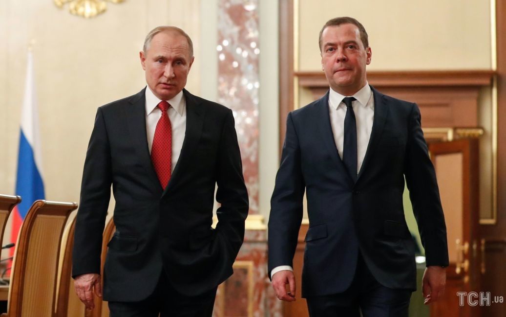 Бунт на кораблі: Медведєв публічно образив Путіна