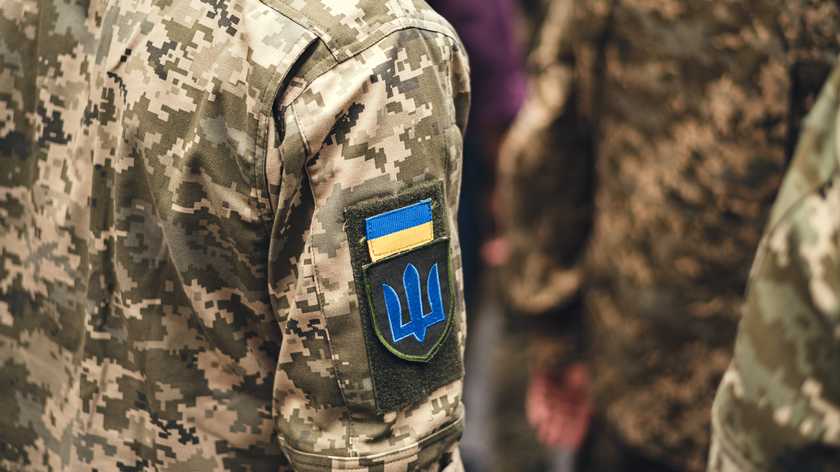 Зарплати військових пропонують підвищити за рахунок надбавок нардепів: петиція набрала голоси