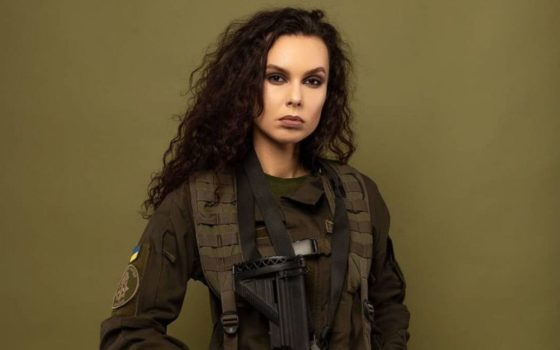 Українські красуні-захисниці знялися у фотосесії для ELLE “Жінки на фронті”