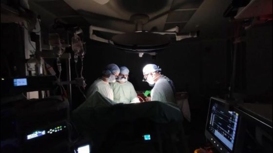 Світ має це бачити: у Львові хірурги без електроенергії провели операцію на серці