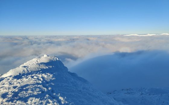 Гори замело снігом і вдарив мороз: атмосферні фото з Піп Іван